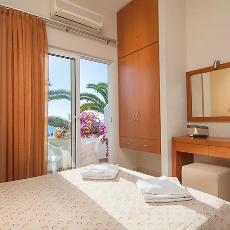 Apartament Skinos And *