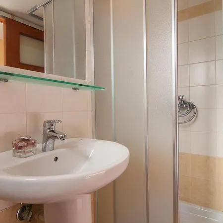 Skinos And Apartament