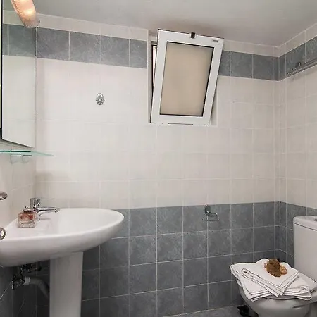 Apartament Skinos And *